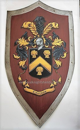 Handgemaltes antikisiertes Ritterschild  mit Famiienwappen 